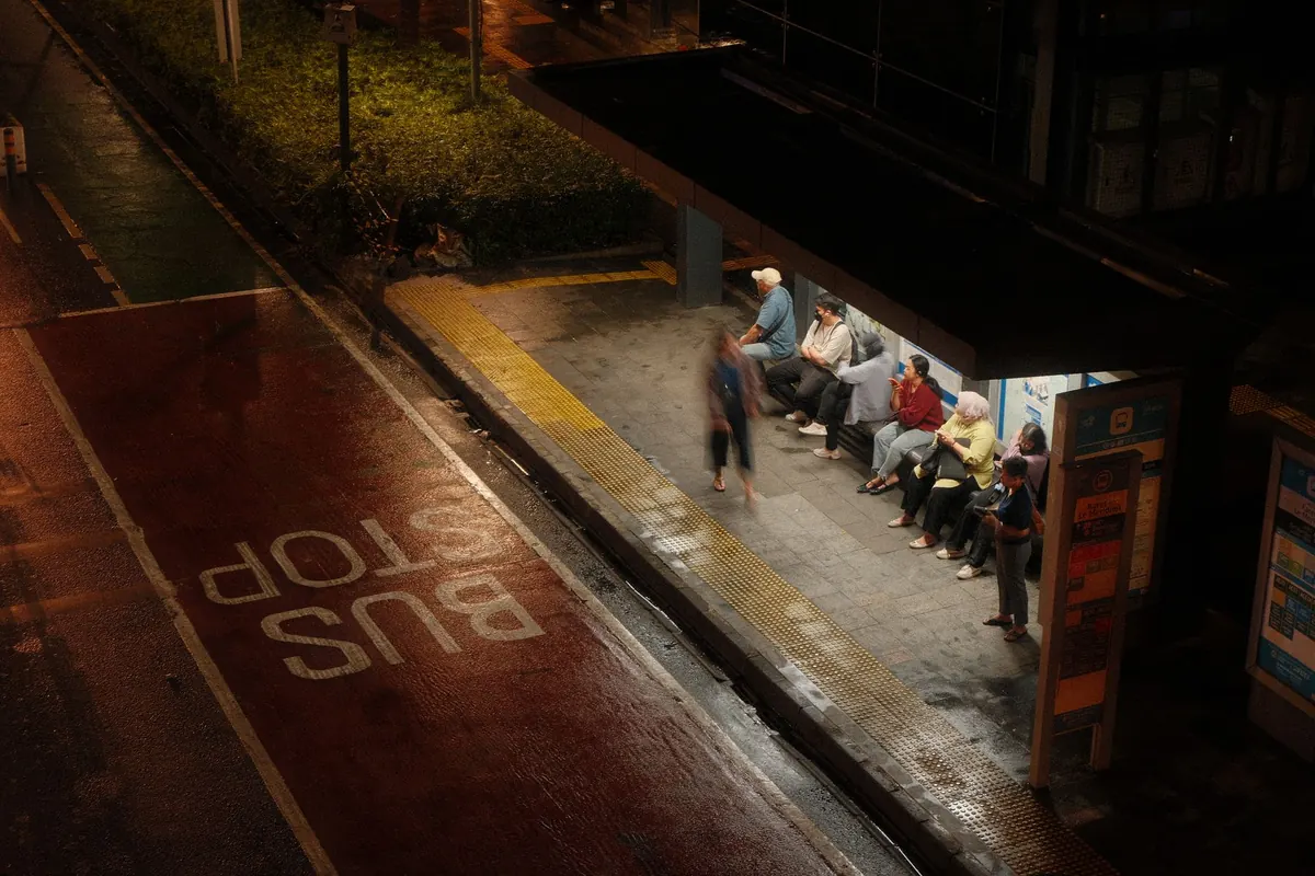Comparing Public Transit Apps and Timetables: What Actually Helps at Night