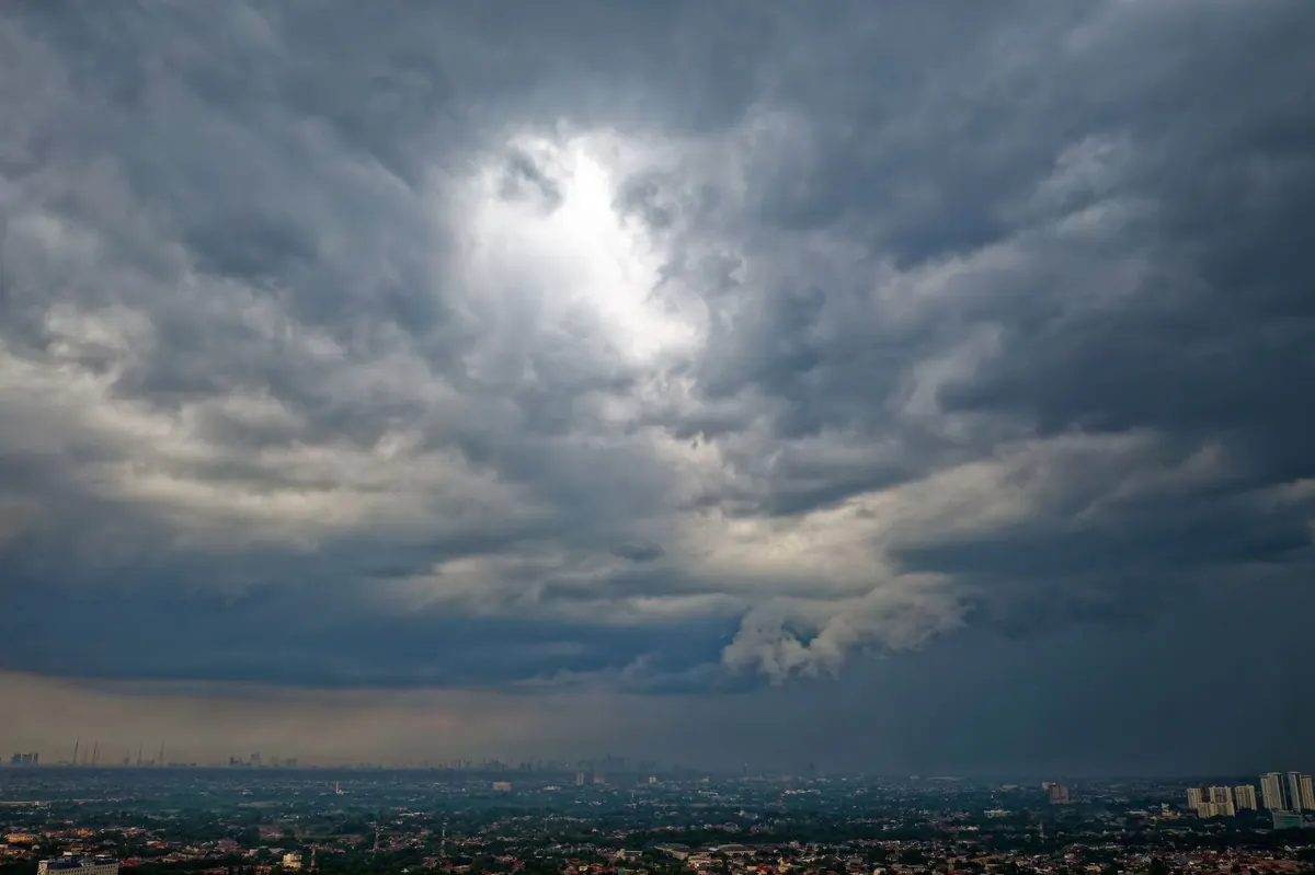 How to Prepare for a Local Emergency: A Seasonal Checklist for Evening Storms